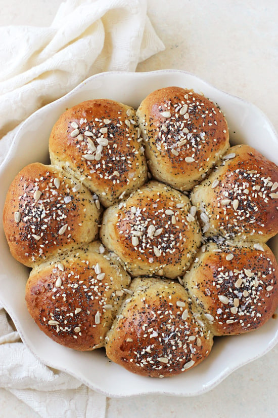 A pie plate filled with Multigrain Dinner Rolls.