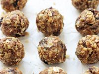 Chewy, wholesome and simple oatmeal raisin energy bites! This no bake snack is packed with healthier ingredients and tastes like an oatmeal raisin cookie! Gluten free and easy to make!
