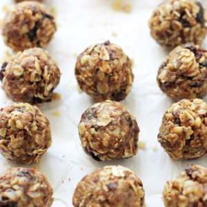 Chewy, wholesome and simple oatmeal raisin energy bites! This no bake snack is packed with healthier ingredients and tastes like an oatmeal raisin cookie! Gluten free and easy to make!