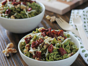 Spinach Pesto Pasta with Sun-Dried Tomatoes and Walnuts | Cookie Monster Cooking
