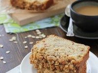 Pear Bread with Oatmeal Streusel | cookiemonstercooking.com