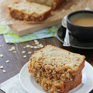 Pear Bread with Oatmeal Streusel | cookiemonstercooking.com