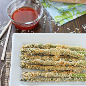 Crispy Baked Asparagus with Honey Sriracha Dipping Sauce | cookiemonstercooking.com