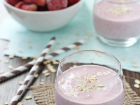 Strawberry Oatmeal Chia Smoothie | cookiemonstercooking.com