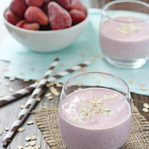 Strawberry Oatmeal Chia Smoothie | cookiemonstercooking.com
