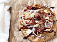 Bacon, Brie and Pear Flatbreads | cookiemonstercooking.com