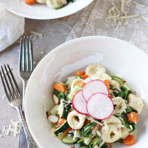 Recipe for 25-minute veggie-filled tortellini skillet! Simple, no fuss and incredibly light! Perfect for warmer weather!