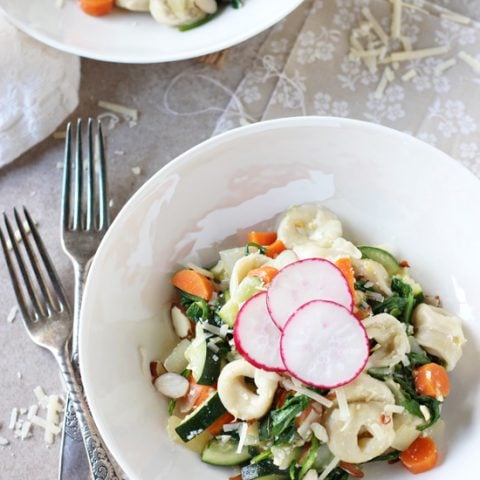 Recipe for 25-minute veggie-filled tortellini skillet! Simple, no fuss and incredibly light! Perfect for warmer weather!