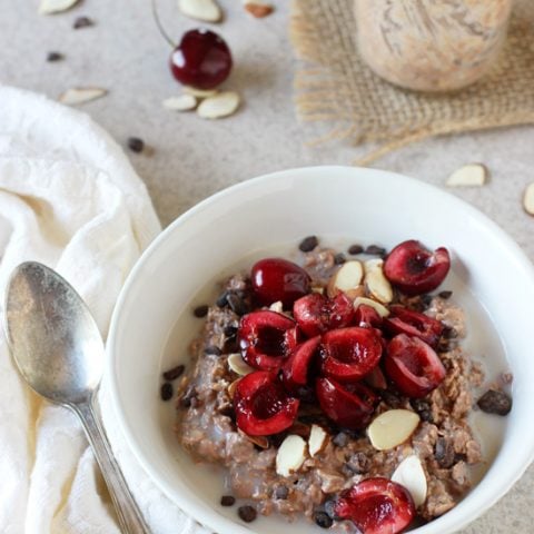 Recipe for easy and healthy chocolate covered cherry overnight oats. This make-ahead breakfast tastes like dessert and features lots of fresh cherries!
