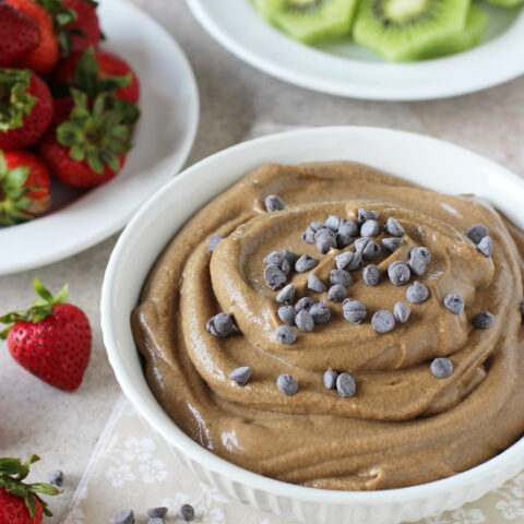 Recipe for healthy chocolate fruit dip! Creamy and perfect for dipping! Made with coconut milk, maple syrup, cocoa powder and avocado!