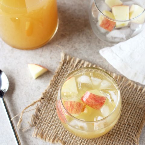 Recipe for ginger apple spritzer. A simple, non-alcoholic fall drink perfect for entertaining! With apple cider, ginger beer and chopped apples!