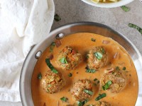 Recipe for thai red curry baked vegetable meatballs. Flavorful veggie and chickpea meatballs served in a creamy thai red curry sauce! Finished with fresh basil!