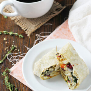 Recipe for freezer-friendly fall wild rice breakfast burritos. With eggs, plenty of veggies, cranberries, walnuts and a pumpkin sauce!