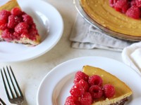 Recipe for raspberry pumpkin ricotta pie. With a gingersnap crust, a pumpkin ricotta filling and lots of fresh raspberries! A gorgeous addition to any holiday table! #raspberrydessert