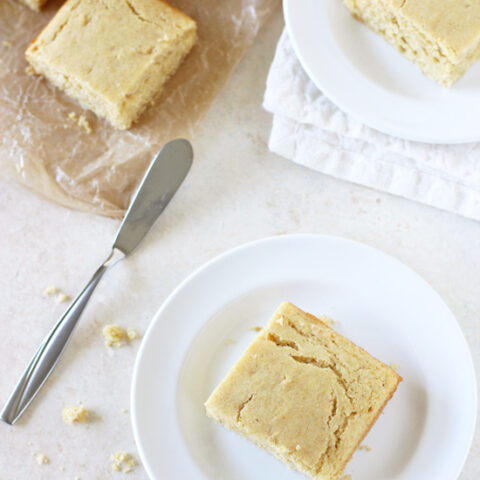 Irresistible and easy, this light and fluffy cornbread recipe will not disappoint! Made with whole wheat flour, honey and almond milk!