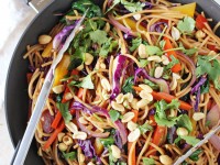 An easy and colorful recipe for rainbow vegetable lo mein! Ready in 35 minutes, packed with veggies and much healthier than take-out!