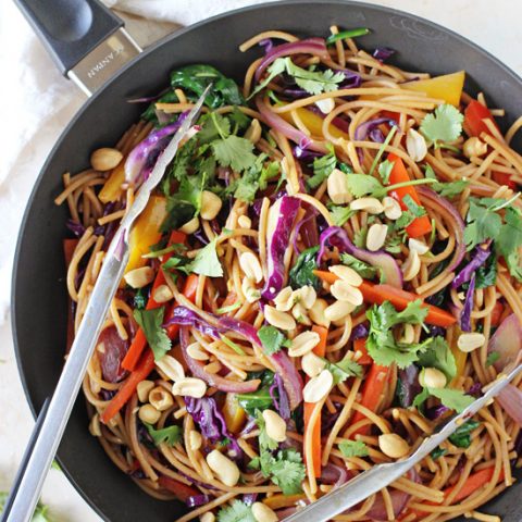 An easy and colorful recipe for rainbow vegetable lo mein! Ready in 35 minutes, packed with veggies and much healthier than take-out!