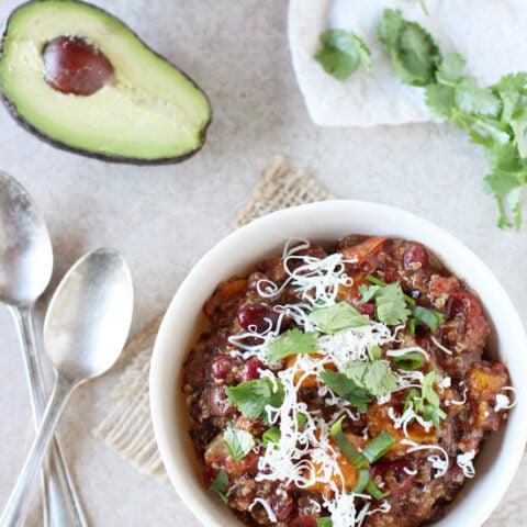 Hearty and simple, this creamy slow cooker butternut squash and quinoa chili is sure to be a favorite! Let your crock-pot do all the work for this healthy recipe!