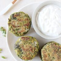 Fresh, simple and packed with flavor, these spinach chickpea falafel are hard to resist! Serve with lemon greek yogurt sauce for a perfect pairing!