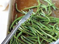 A delicious, healthy and crazy easy recipe for sweet and spicy green beans! French green beans roasted with sweet honey and spicy red pepper flakes!