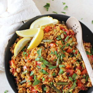 A simple, stovetop recipe for vegetable paella! A vegetarian take on this classic Spanish dish! On the table in under one hour!