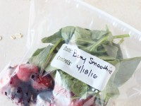 Short on time in the morning? Learn how to make smoothie freezer packs! Plus, a recipe for our go-to berry breakfast smoothie!