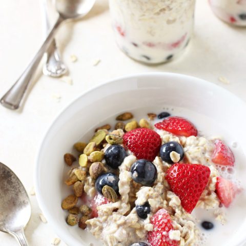 Healthy, filling and portable, these creamy berry vanilla overnight oats are a breakfast staple! Filled with strawberries, blueberries, almond milk and chia seeds!