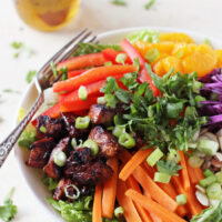 Colorful and healthy chopped asian chicken salad! With sticky, juicy chicken, crunchy veggies, mandarin oranges and a sweet & sour dressing!
