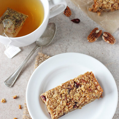 Homemade thick & chewy cranberry orange granola bars! Easy, sturdy and freezer-friendly, they are a perfect grab & go snack or breakfast!
