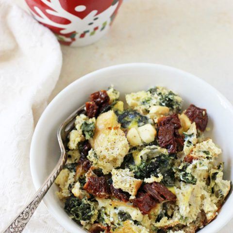 With just 15 minutes of prep, this slow cooker spinach feta egg casserole couldn’t be easier! Perfect for a holiday brunch OR a make-ahead breakfast!