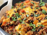 This easy, one-pot stuffed pepper quinoa skillet is packed with flavor! It’s healthy, filling and a fun spin on the classic dish!