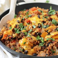 This easy, one-pot stuffed pepper quinoa skillet is packed with flavor! It’s healthy, filling and a fun spin on the classic dish!