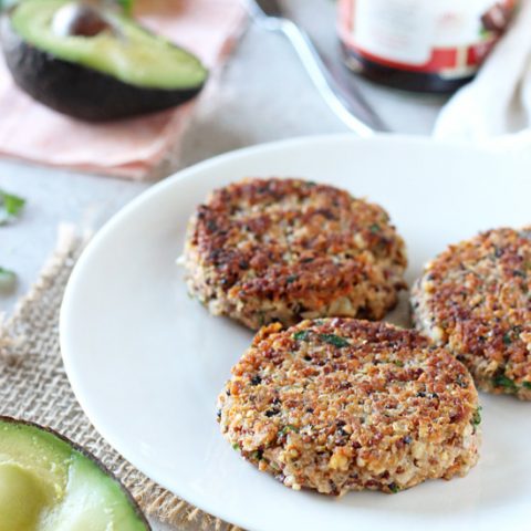 Crispy on the outside & soft on the inside, these fresh herb & roasted garlic quinoa burgers make for a fantastic meal! Packed with so much flavor!