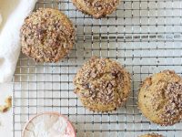 Simple and fluffy banana bread quinoa muffins! Made with honey, banana, quinoa flour and warm spices! Finished with a streusel topping!