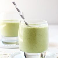 Cake for breakfast?! This zucchini bread smoothie is simple to make, filled with wholesome ingredients and crazy delicious!
