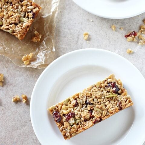 Homemade chewy fruit & nut granola bars! These simple bars are easy to make, perfectly sturdy and delicious! Packed with nuts and seeds!