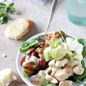 Just 25 minutes to this spinach power salad with yogurt dressing! Filled with juicy grapes, crunchy almonds, sautéed chicken and avocado!