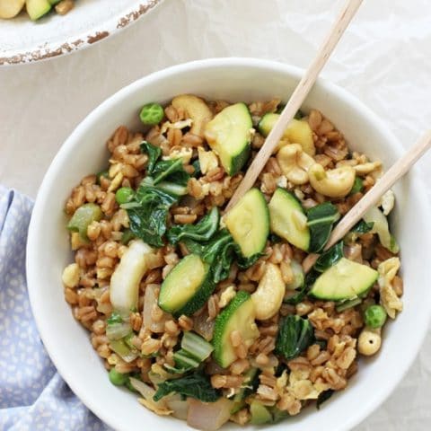 Wholesome and easy green veggie farro fried rice! Packed with bok choy, zucchini, pepper and cashews! A fun spin on traditional fried rice!
