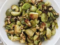 Crazy flavorful maple mustard roasted brussels sprouts! With pure maple syrup, dijon mustard and crunchy walnuts, these sprouts are roasted to caramelized, crispy perfection! Perfect for a regular dinner, thanksgiving or christmas! Vegan and GF.