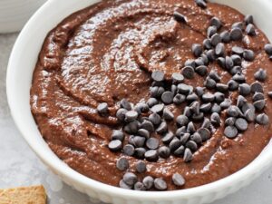 Made with all pantry staples, this 10 minute brownie batter hummus is perfect for satisfying your chocolate cravings without all the guilt! So easy to make and completely irresistible! Gluten free & vegan!