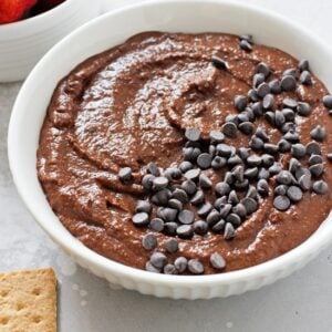 Made with all pantry staples, this 10 minute brownie batter hummus is perfect for satisfying your chocolate cravings without all the guilt! So easy to make and completely irresistible! Gluten free & vegan!