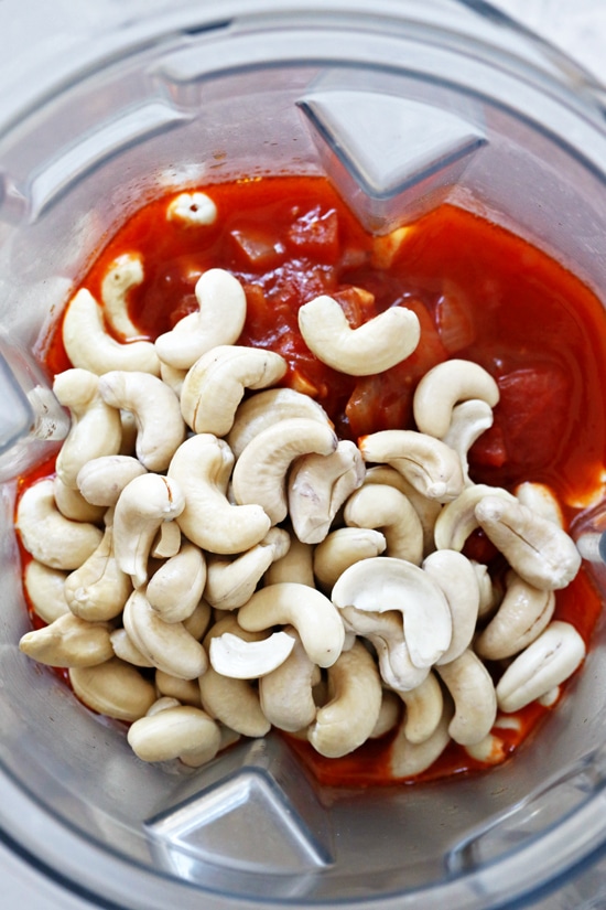 Tomato sauce and cashews in a blender.
